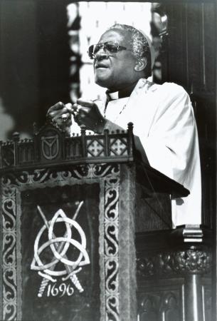 Archbishop Desmond Tutu preaching in Trinity Church, 1986