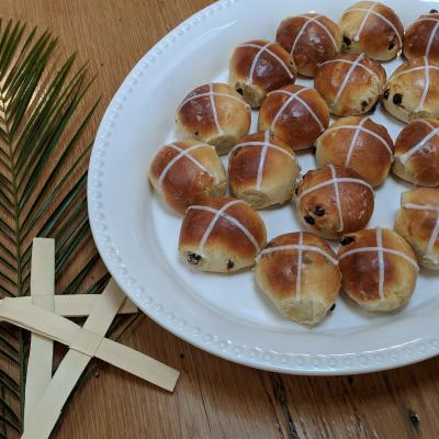 Hot_Cross_Buns_With_Palms